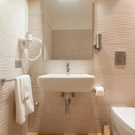 Six Luxury Guest house 3*