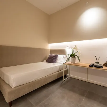 Six Luxury 3*