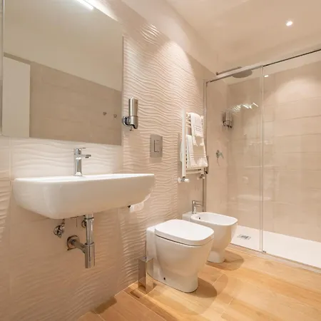 Six Luxury 3*