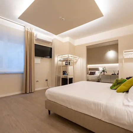 Six Luxury 3*