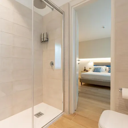 Six Luxury Πανσιόν 3*