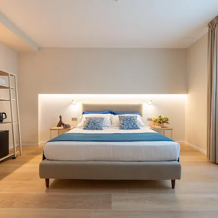 Πανσιόν Six Luxury 3*